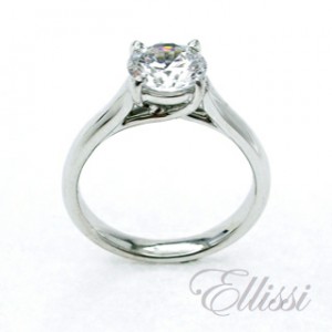 Diamond Engagement Ring set with a Round Brilliant Cut Diamond