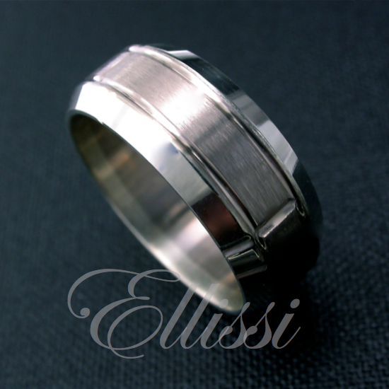 “Jazz” grooved men’s wedding ring in white gold.