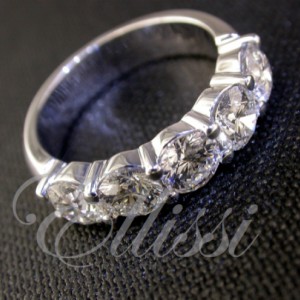 "Behati" Round Brilliant cut diamond band.