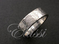 "Ripple" for men. Hammer finish wedding ring