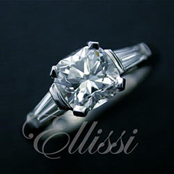 “Aello” classic style three-stone ring.
