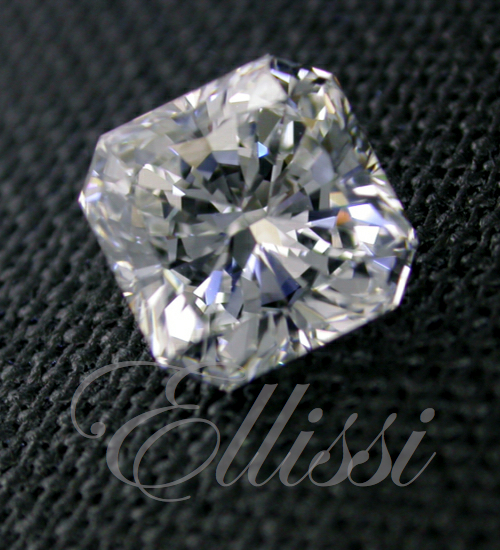 Square radiant cut diamond on sale