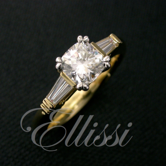 “Aperio” Cushion and baguette diamonds set in yellow gold