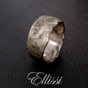 Earthy design male wedding ring