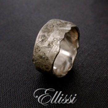 Earthy design male wedding ring