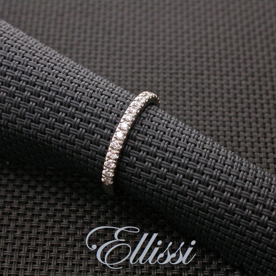 Pretty Band Set With 18 Diamonds